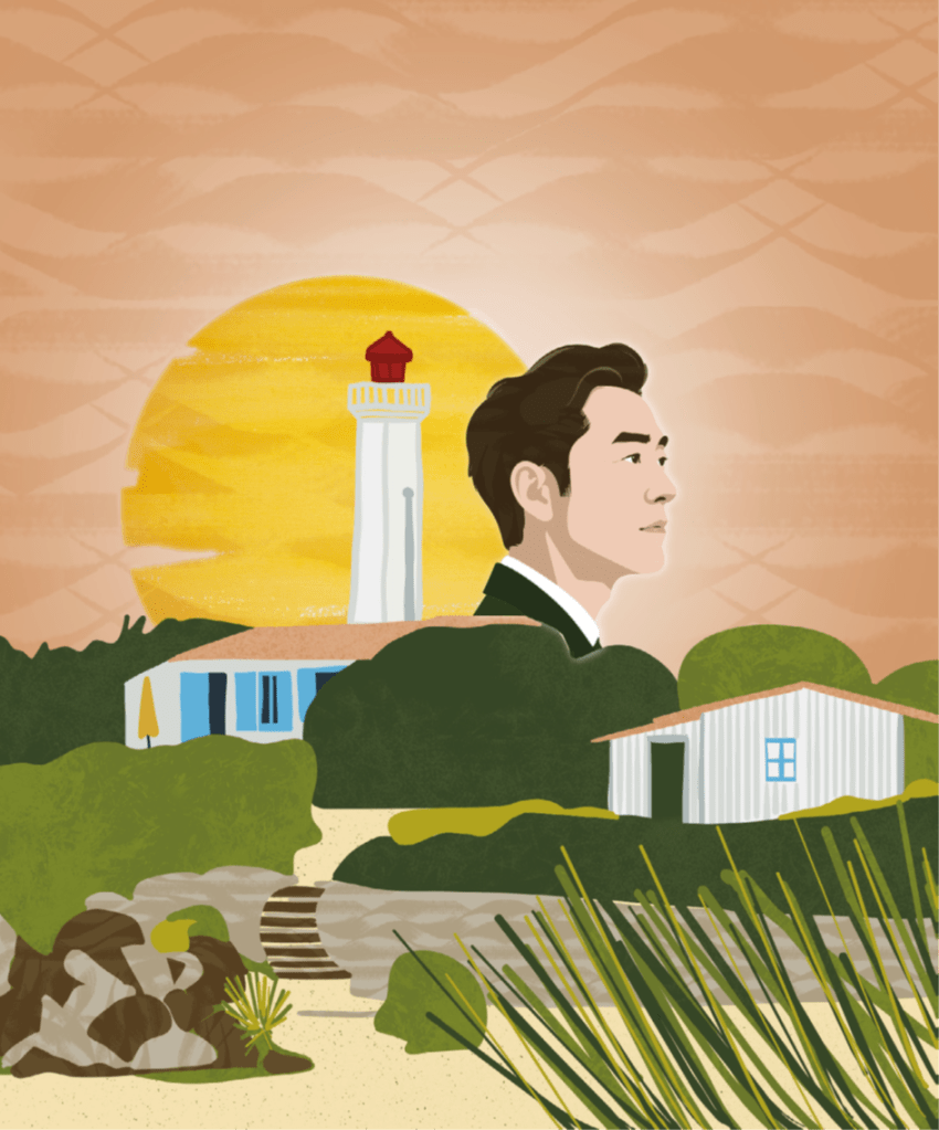 Un homme au sommet d'une colline, avec un phare et une maison en arrière-plan.